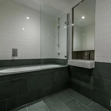 Stunning Apartment Building, Walking Distance To Ealing Broadway Tube! Exterior foto
