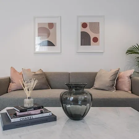 Stunning Apartment Building, Walking Distance To Ealing Broadway Tube! Exterior foto