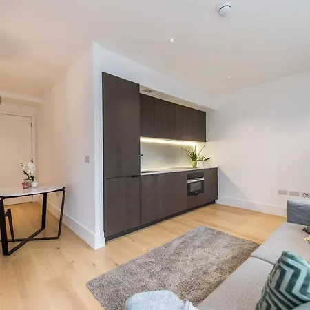 Stunning Apartment Building, Walking Distance To Ealing Broadway Tube! Exterior foto