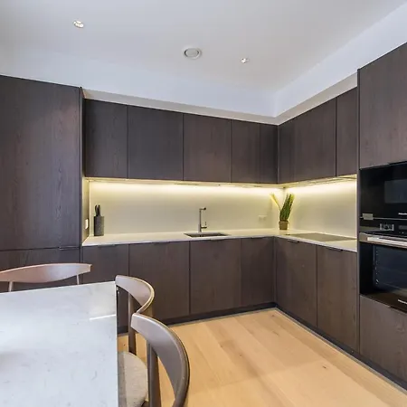 Stunning Apartment Building, Walking Distance To Ealing Broadway Tube! Exterior foto