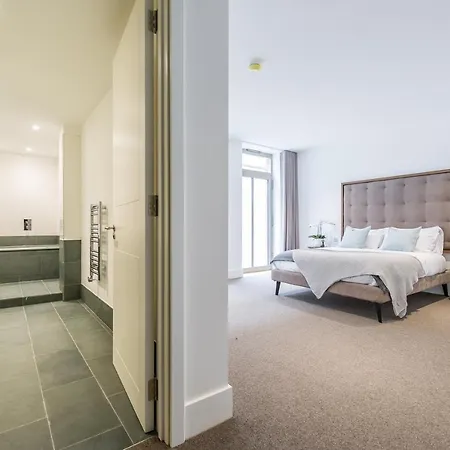 Stunning Apartment Building, Walking Distance To Ealing Broadway Tube! Exterior foto
