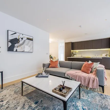 Stunning Apartment Building, Walking Distance To Ealing Broadway Tube! Exterior foto