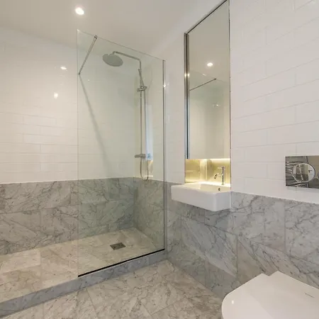 Stunning Apartment Building, Walking Distance To Ealing Broadway Tube! Exterior foto