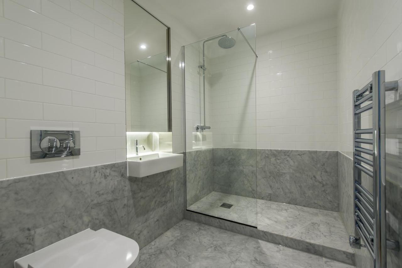 Stunning Building, Walking Distance To Broadway Tube!