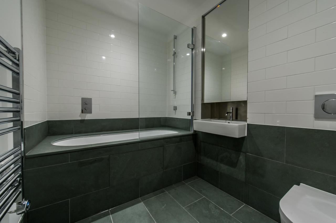 Apartment Stunning Building, Walking Distance To Broadway Tube! Ealing