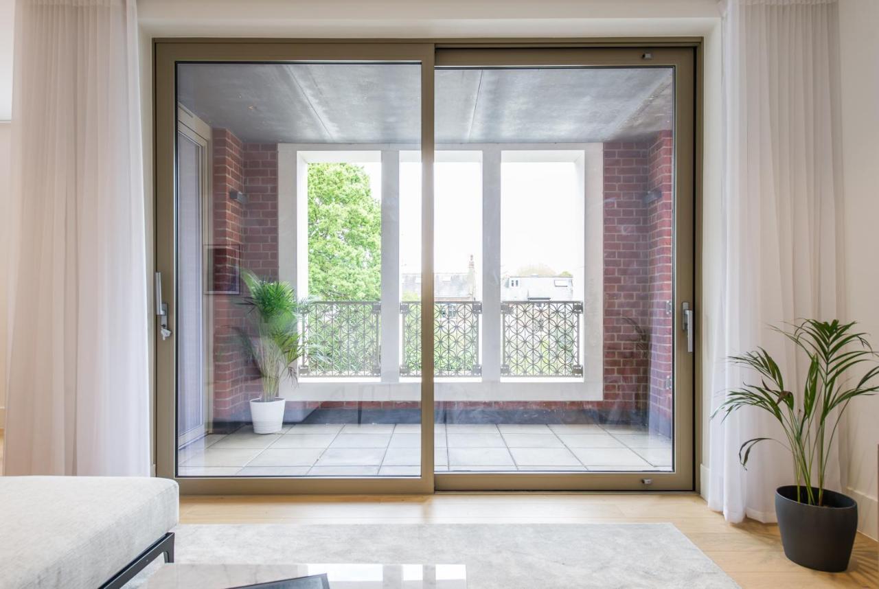 Stunning Building, Walking Distance To Broadway Tube! Apartment
