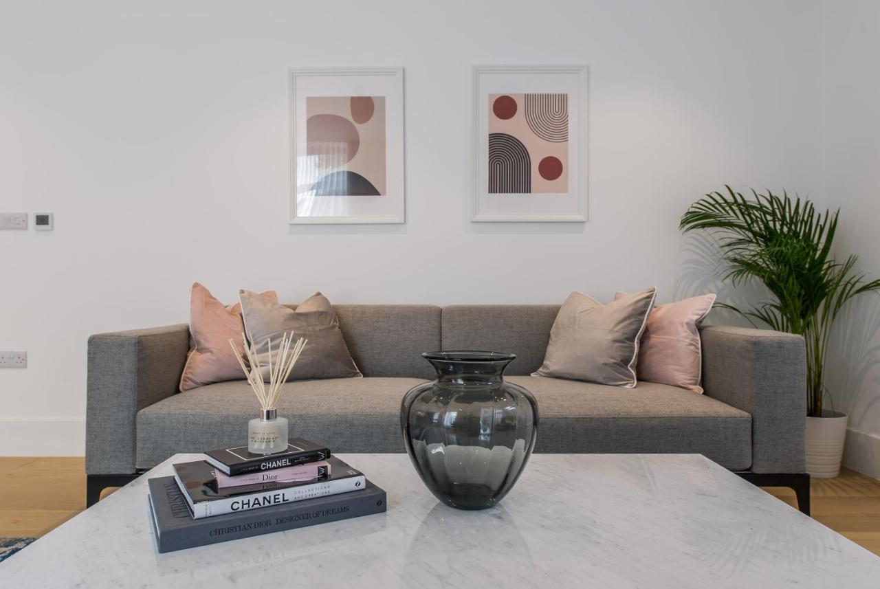 Apartment Stunning Building, Walking Distance To Broadway Tube! Ealing